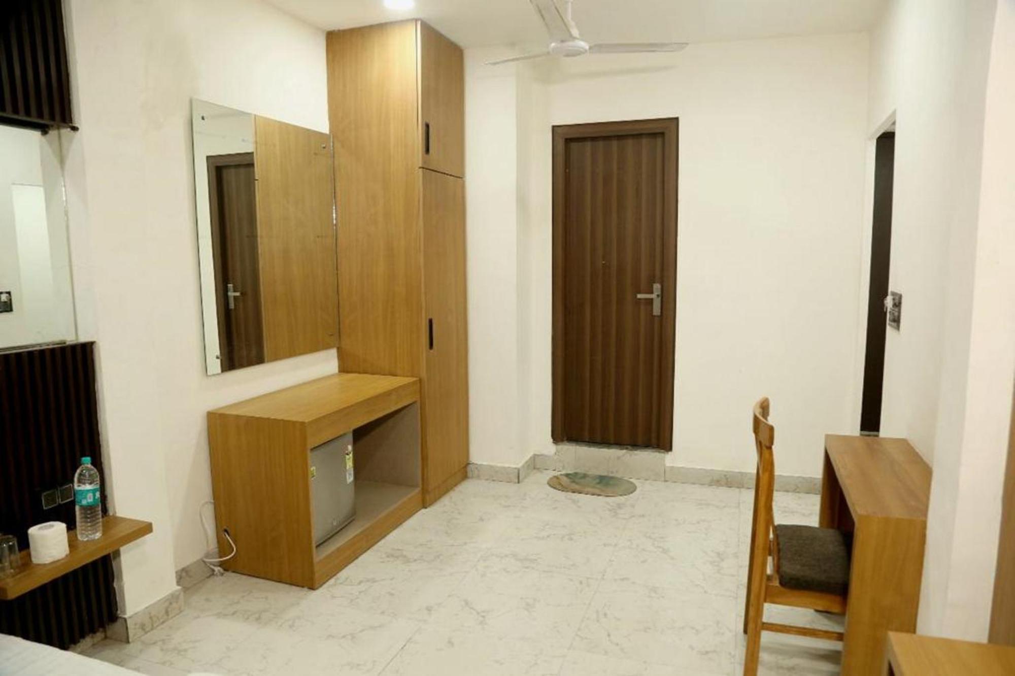 Bunk Hostel Delhi Best Backpacking Accommodation Нью-Дели Экстерьер фото