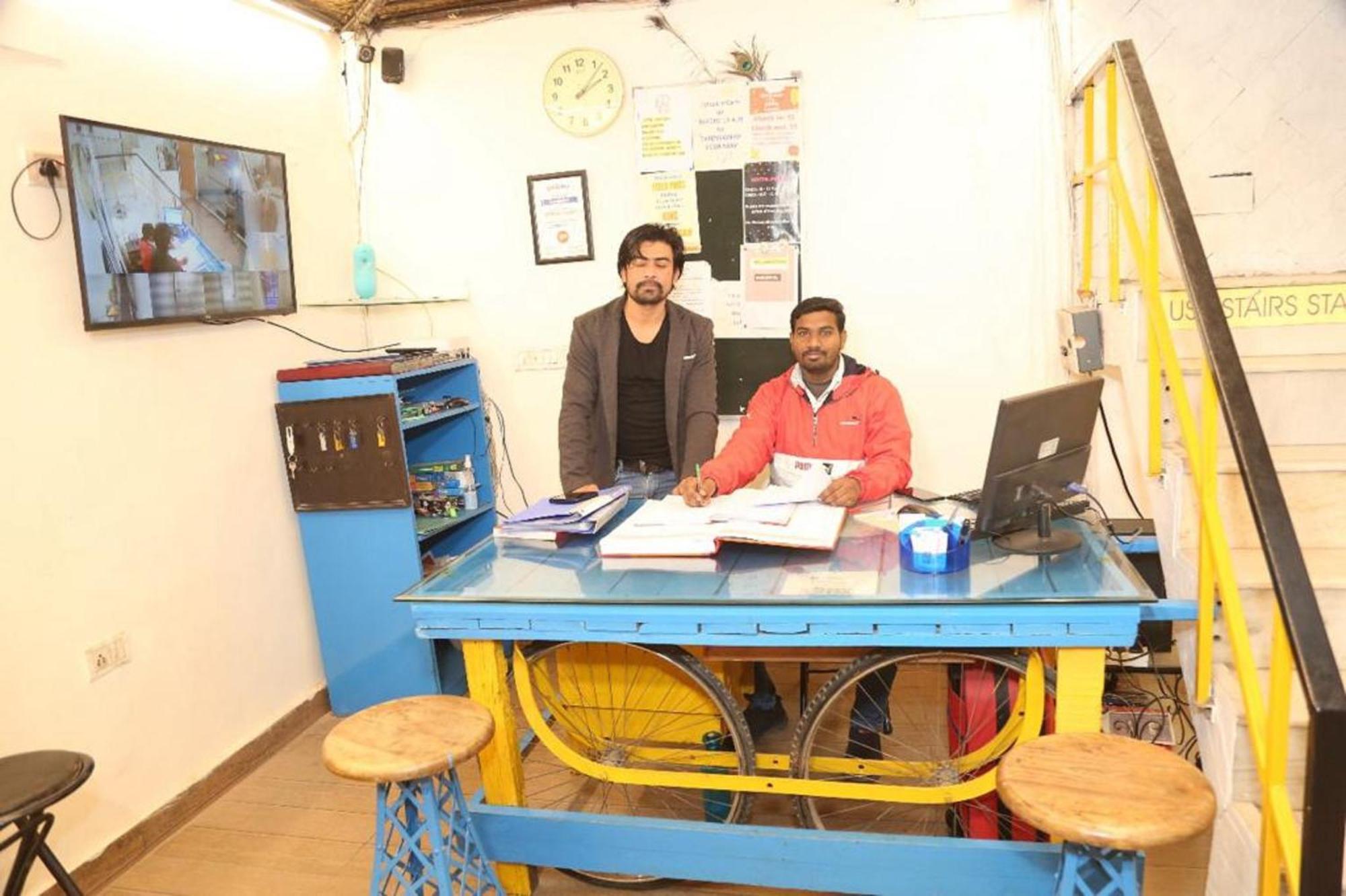 Bunk Hostel Delhi Best Backpacking Accommodation Нью-Дели Экстерьер фото