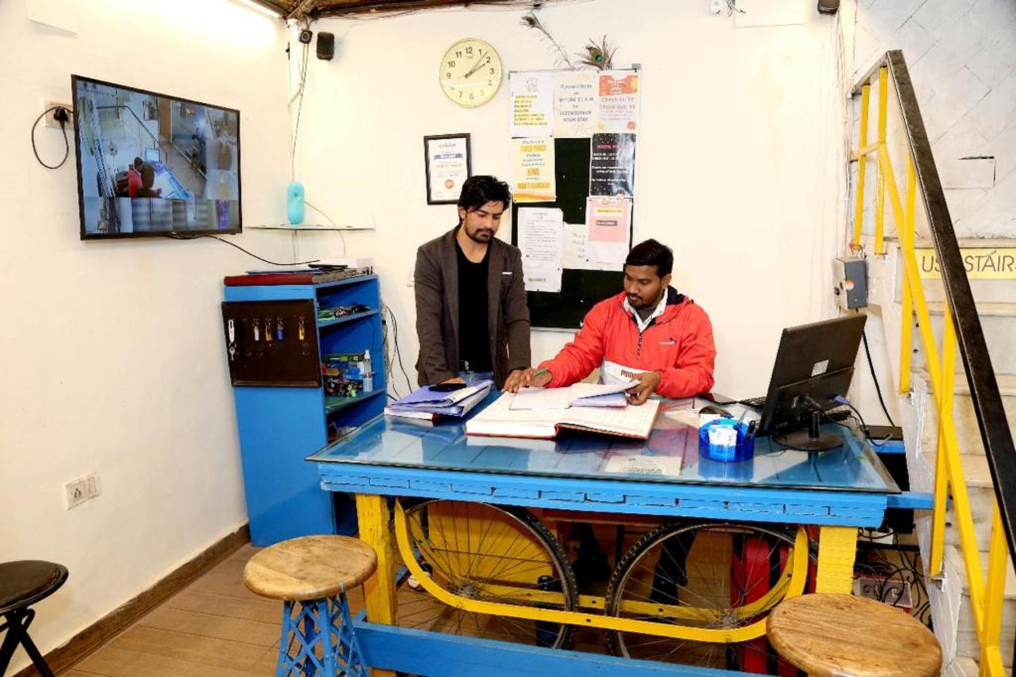 Bunk Hostel Delhi Best Backpacking Accommodation Нью-Дели Экстерьер фото